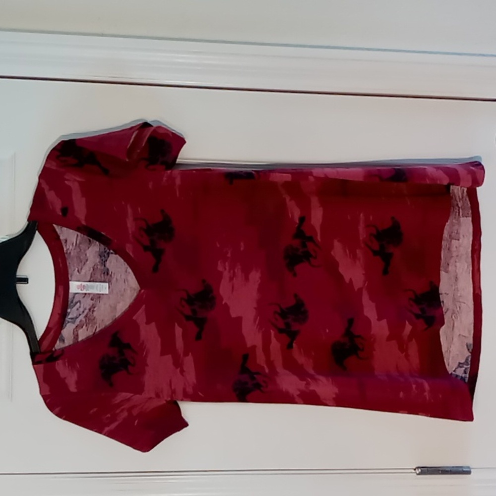 LuLaRoe Women's Short Sleeve V-Neck T-Shirt Size XS NWOT Race Horses Wine/Black/